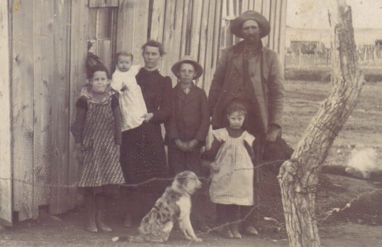 The Sam and Mary Helton family of Sun City, Barber County, Kansas.

Photo courtesy of Beth Larkin Davis.