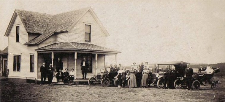 George W. Lott home on Main Street in Sun City in 1916, Barber County, Kansas. 

All of the Van Horn sisters & their families are in the photo:  Ella Bird Van Horn Lott, Dora Columbia Van Horn Hatfield, Flora Gay Van Horn Crane & Artha Lee Van Horn Massey.

(This house is not standing today.)

Photo courtesy of Kim (Hoagland) Fowles.