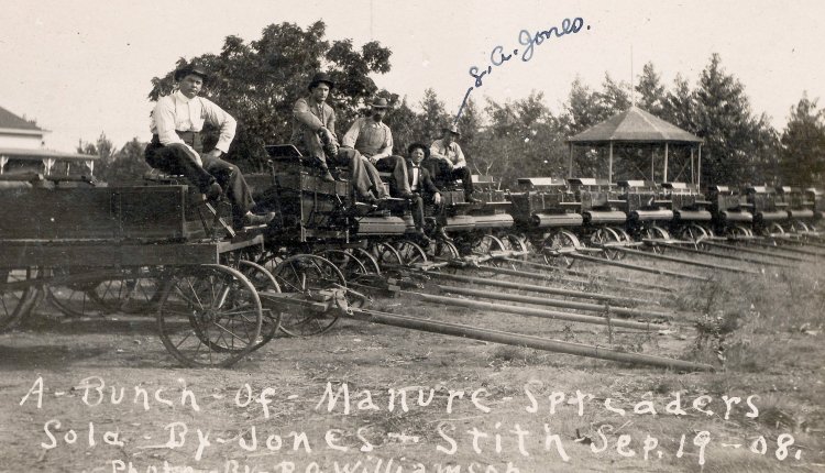 Manure Spreaders, Attica, Harper County, Kansas

Photograph from the collection of John Nixon.