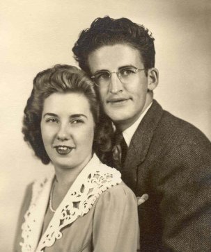 Irma Faye Kendall and Harold Herbert Garten, wedding photograph, May 1942, Wichita Kansas.

Photo courtesy of Jana (Garten) Schnelle.

CLICK HERE to view larger copy of this image in a new browser window.