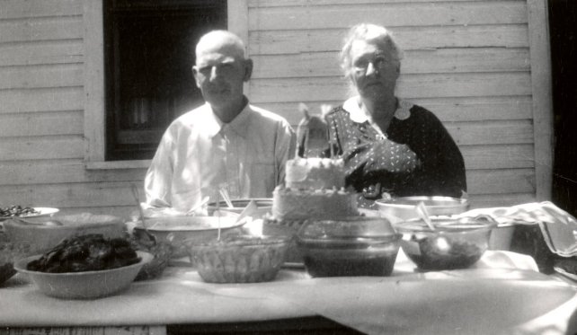 50th Wedding Anniversary of Bud and Pearl Garten, 

Sun City, Barber County, Kansas.

Photo courtesy of Bonnie (Garten) Shaffer.