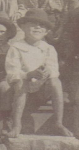 Clifford Raymond Hoagland, Sun City School, Barber County, Kansas. 1901.

Photo courtesy of Kim Fowles.