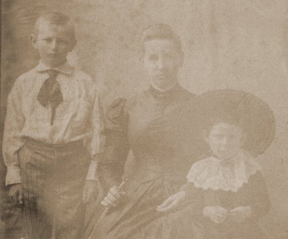 Homer Fred Hoagland, his mother Cassandra (Fulton) Hoagland and his sister Jessie Hoagland.

Photo from the collection of Kim Fowles.