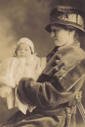 Helen (Davis) Hull, daughter of Murray and Elsie Davis, with her daughter Marjorie Hull.

Photo courtesy of Carol (Lake) Rogers.

CLICK HERE to view larger image.