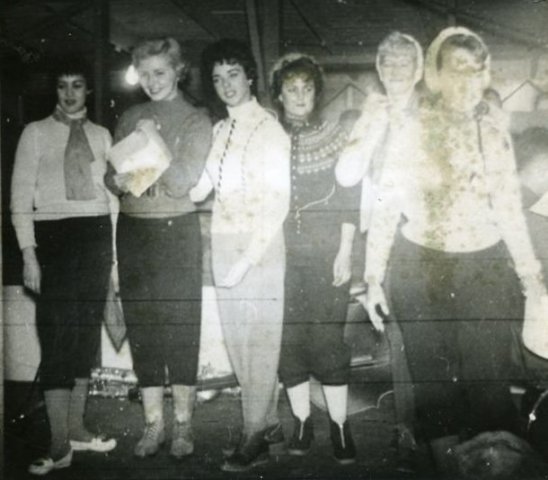 Girls in Korea, L to R:  Unidentified,  Mary Anderson,  Shela Connely, Unidentified, 
Penny Singleton (blonde),  Terry Moore.

Photo by Kent Massey.