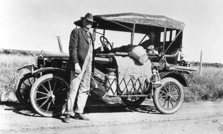 Ray Massey, 1919.

Photo from the collection of Lee (Massey) Ives.