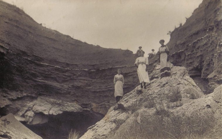 Natural Bridge Near Sun City, Barber County, Kansas.

Photo from the collection of Kim Fowles.