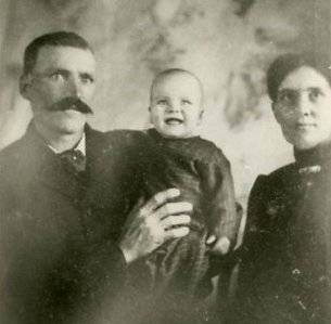 Oscar Lindgren Peterson & Atlanta (Adams) Peterson with one of their children.