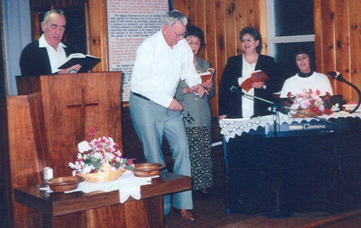 Jack L. Shaffer plays spoons while a group of singers perform at Calvary Baptist Church, Aurora, CO.

Photo courtesy of Bonnie (Garten) Shaffer.