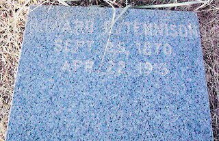 Howard E. Tennison, Gravestone in Aetna Cemetery, Barber County, Kansas. Photo courtesy of Phyllis Scherich.