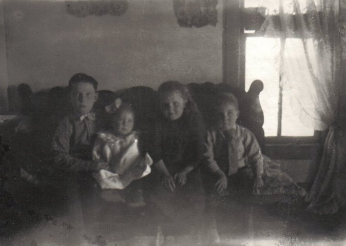 (Probably) Hueston, Edith, Leta and Kenneth Cline.

Photo courtesy of Rhonda (Cline) Nickel.