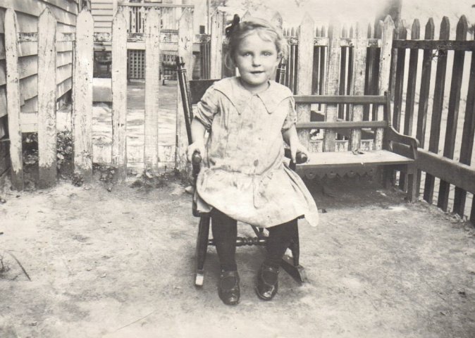 Edith Cline, photo probably taken in Evansville, Indiana.

Photo & comment courtesy of Rhonda (Cline) Nickel.