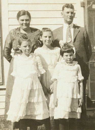 The William Alex Jordan family, Protection, Comanche County, Ks.  Photo courtesy of Connie Chancellor.