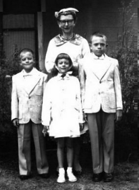  Aunt Ruby Booth with, from left, David, Lonna and Larry Lawrence.