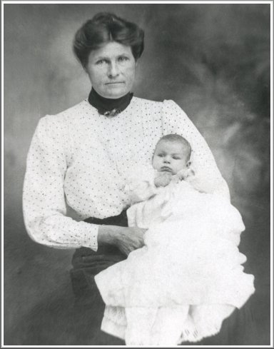 Lettie Ann (Grimes) Norton with one of her sons, either Robert Emmett Norton or Lesley Roy Norton. Photo from the collection of Christa (Ashlock) Taylor.