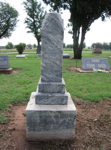 Gravestone for Robert C. Palmer,

Kingfisher Cemetery, Kingfisher, Oklahoma.

Photo courtesy of Claudia Hamilton Meyer.

CLICK HERE to view MUCH larger image.