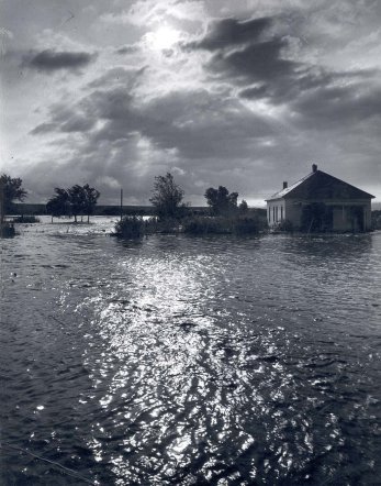 Mule Creek flash flood in Wilmore, Comanche County, Kansas, September 4, 1949. View looking north. Photo copyright John Edward Schrock 1949.

CLICK HERE to read a news story about the flood.