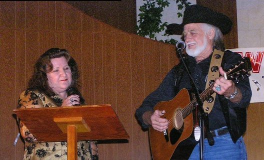 Linda Winter & Daryl Schiff perform at the Wilmore Opry Gospel Show, 5 November 2005.

Photo by David Rose.