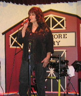 Sue Matthews performs at the Wilmore Opry, 3 Sept 2005.