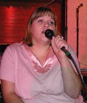 Wendy Monroe performs at the Wilmore Opry, 6 Nov 04.