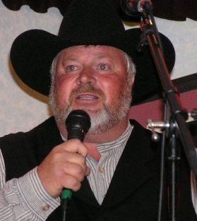 Steve Dargel performs at the Wilmore Opry, 6 Aug 2005.