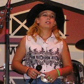 Traci Dawn Werner performs at the Wilmore Opry, 6 Aug 2005.