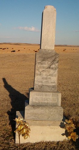 Gravestone of Emil 'Joe' Bowers,

Crown Hill Cemetery, Comanche County, Kansas.

Inscription: 
Emil Bowers
died May 9, 1899
aged 45y. 5m. 18d.
BOWERS

Photo & gravestone reading by Bobbi (Hackney) Huck.

CLICK HERE TO VIEW LARGER IMAGE.