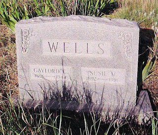 Gaylord & Susie Wells. Gravestone in Aetna Cemetery, Barber County, Kansas. Photo courtesy of Phyllis Scherich.