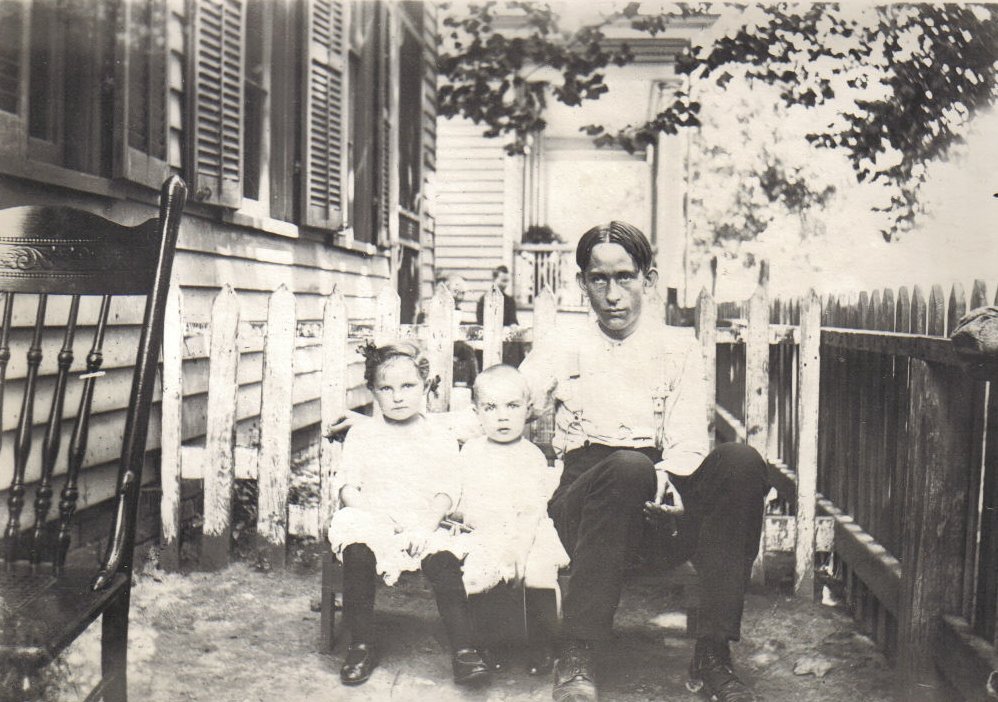 Dad's handwritten note says this is Leta, Kenneth and Fred Cline.  I don't know what relation Fred is.  I'm pretty sure this is in Evansville, Indiana.

Photo courtesy of Rhonda (Cline) Nickel.