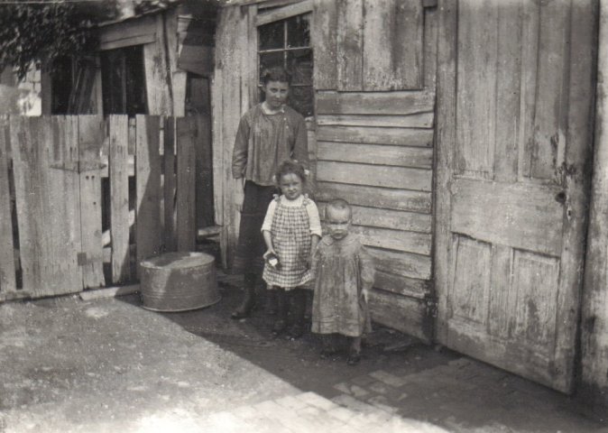 Minerva Cline, with (I assume) Leta and Kenneth Cline,  probably in Evansville, Indiana.

Photo courtesy of Rhonda (Cline) Nickel.