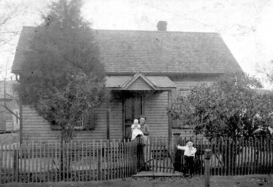 Home of James and Minerva (Metzker) Cline, New Harmony, Indiana.

Photo courtesy of Martin Sizemore.