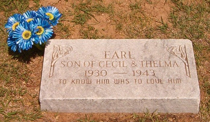 Gravestone for Earl Thomas,

Protection Cemetery, Comanche County, Kansas.

Photo by Bobbi (Hackney) Huck.