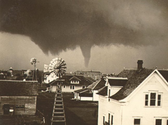 Tornado over Greensburg, Kansas: Believed to be the June 11, 1915 Tornado that hit near Greensburg, Kansas.

Photo courtesy of familyoldphotos.com.

CLICK HERE to view a larger version of this image on the familyoldphotos.com web site.