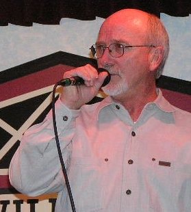 Charles Bain performs at the Wilmore Opry, 6 Nov 04.