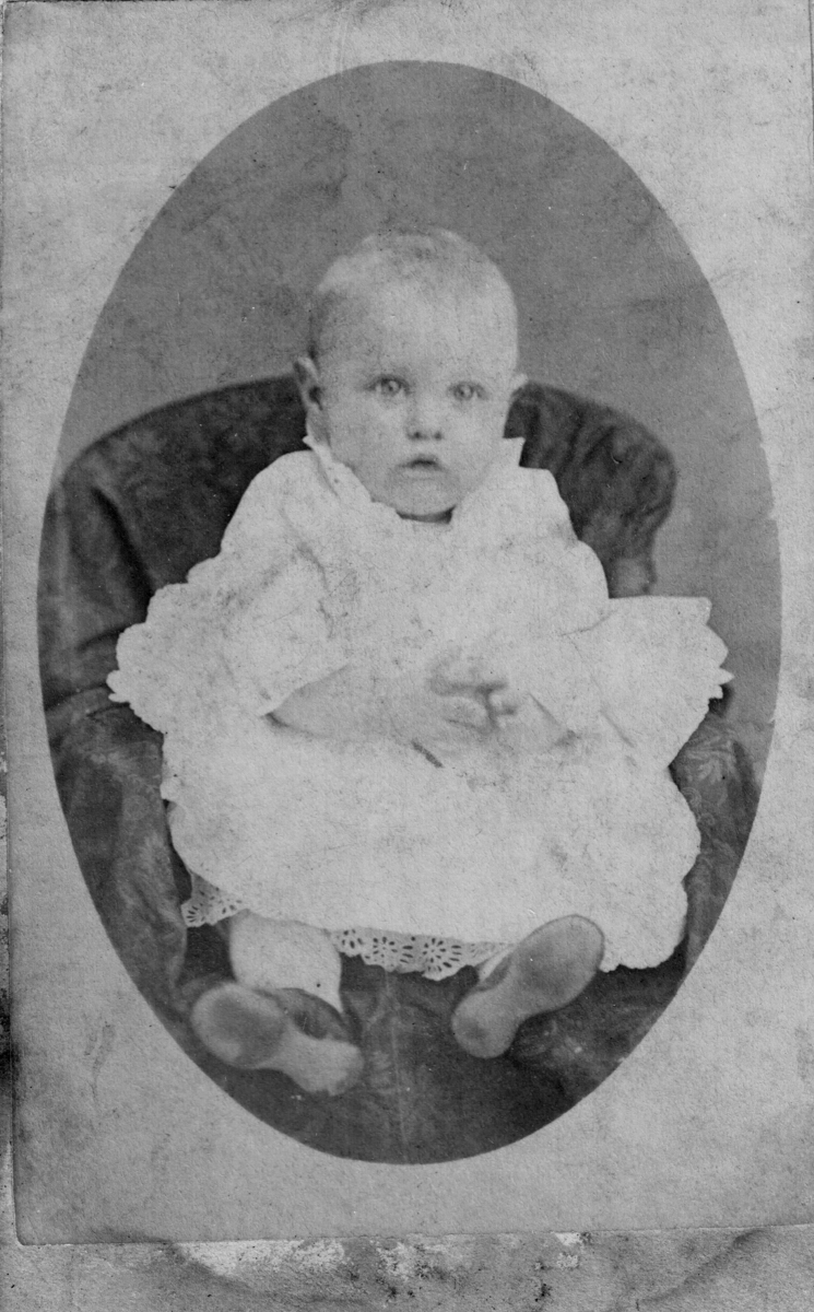 Photo of an unknown baby.
