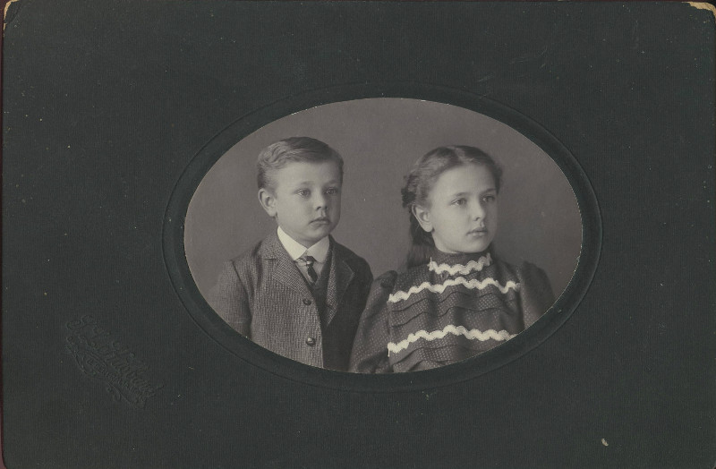 Photo of unknown children.