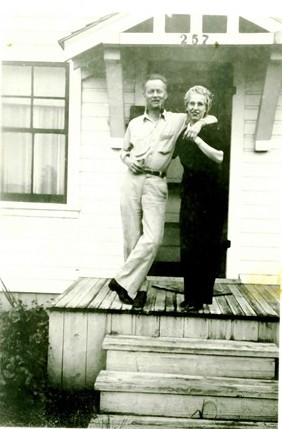 Photo of Elton L. Hunt and Fern Marie Strahan