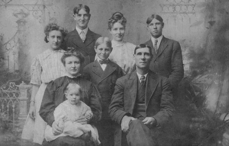 Photo of the Frank Graves Family
