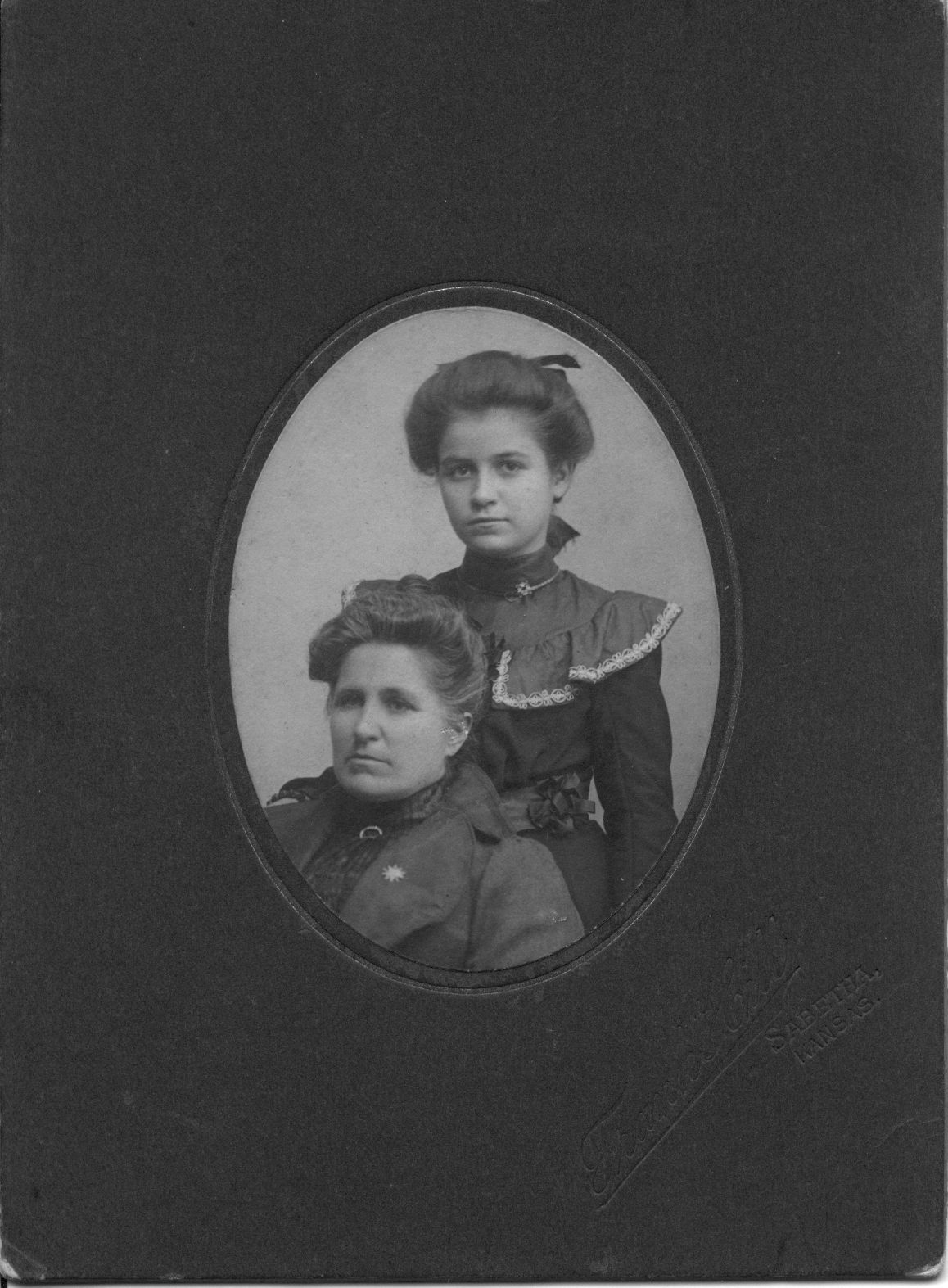 Photo of Viola and Ethyl Shiffer, 1902