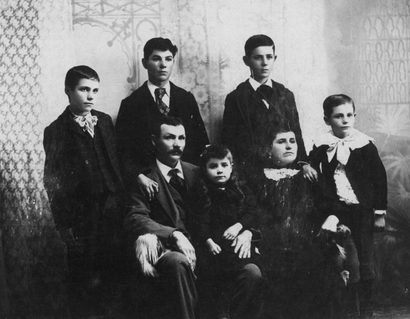 Photo of Viola Gage Shiffer Family, 1893