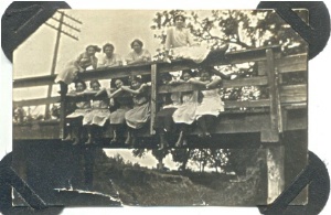 Girls on a bridge, 1917